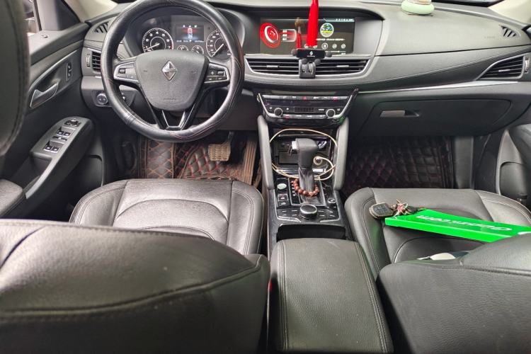 Used BORGWARD BX7 2016 28T Four-wheel Drive Luxury Edition 5 Seats Center Console