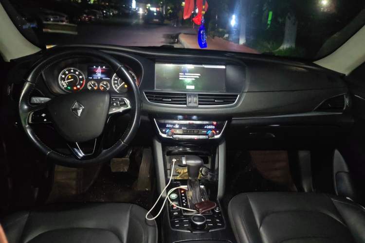 Used BORGWARD BX7 2016 28T Four-wheel Drive Luxury Edition 5 Seats Center Console