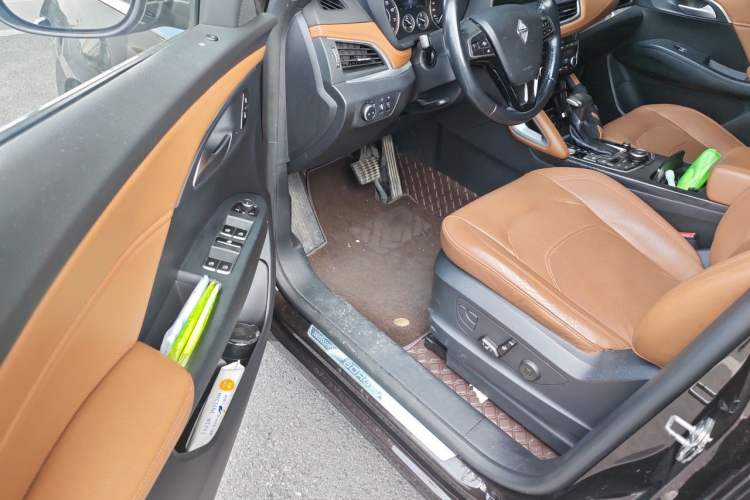 Used BORGWARD BX7 2016 28T Two-Wheel Drive Luxury Version 5 Seats Driver Seat