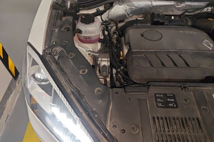 Used BORGWARD BX7 2016 28T Two-Wheel Drive Luxury Version 5 Seats Engine Bay Right
