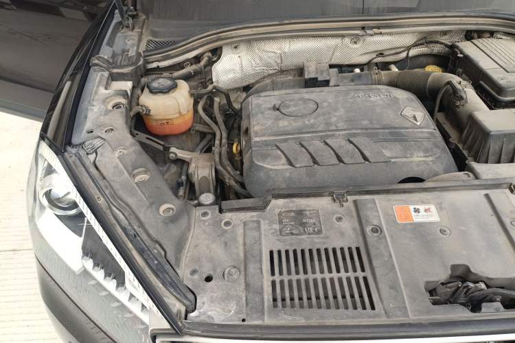Used BORGWARD BX7 2016 28T 2WD Elite Edition 5-seater Engine Bay Right