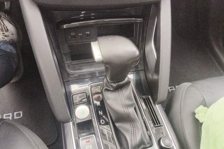 Used BORGWARD BX7 2016 28T 2WD Elite Edition 5-seater Gear Lever