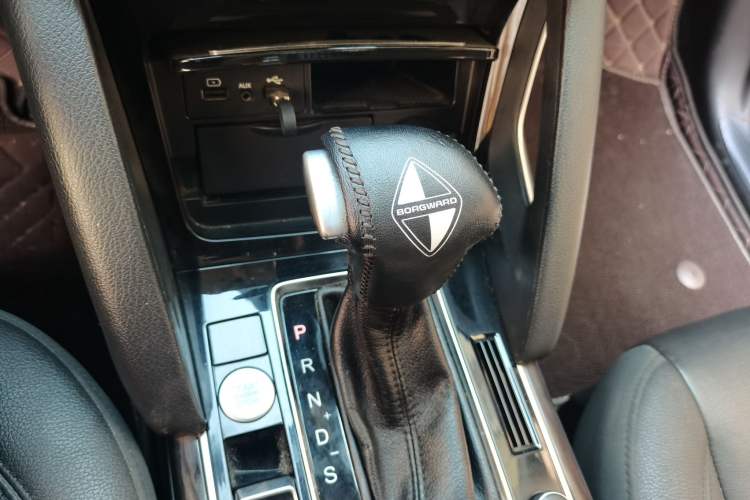 Used BORGWARD BX7 2016 28T Four-Wheel Drive Flagship Version 5 Seats Gear Lever