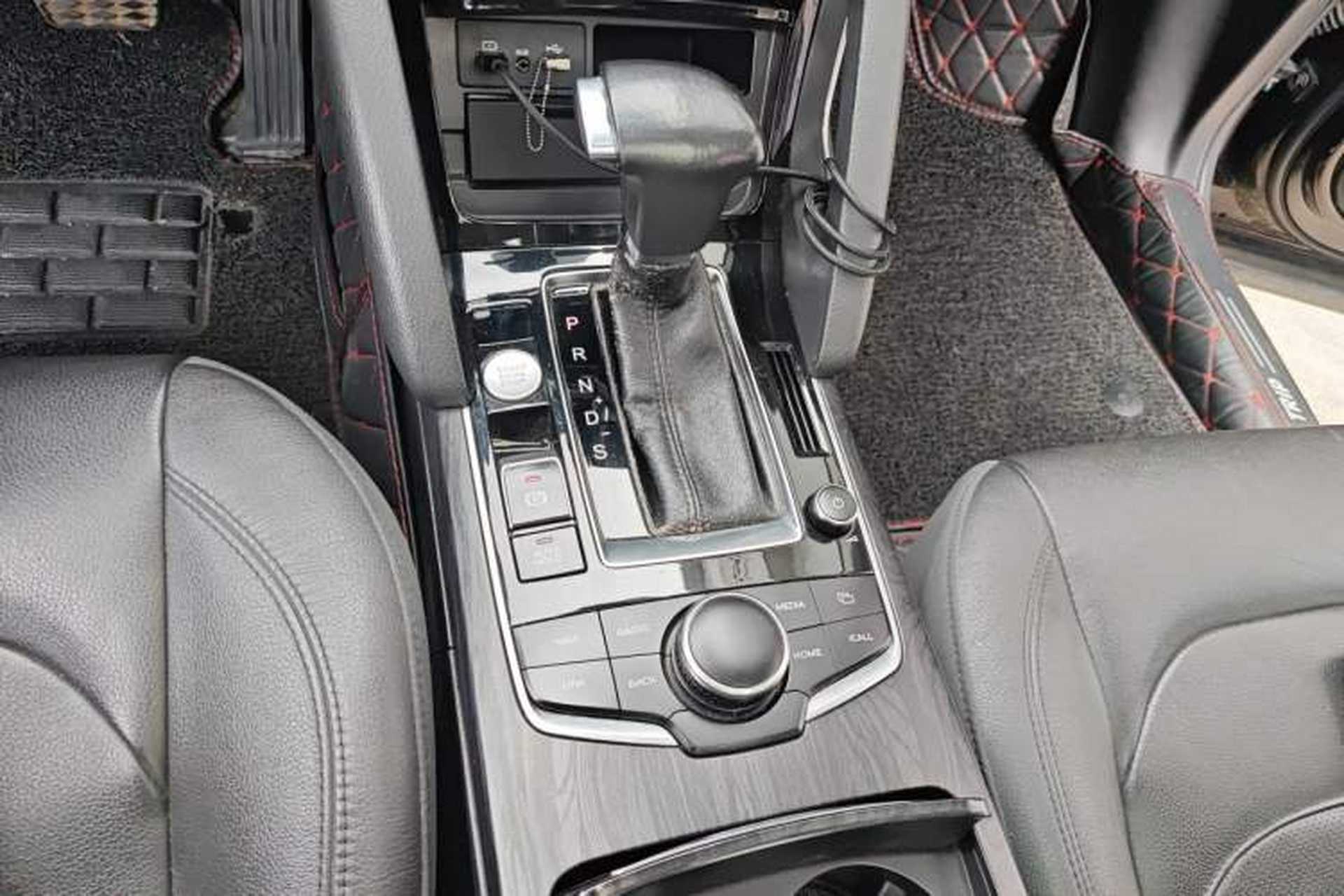 Used BORGWARD BX7 2016 28T Two-Wheel Drive Luxury Version 5 Seats Gear Lever