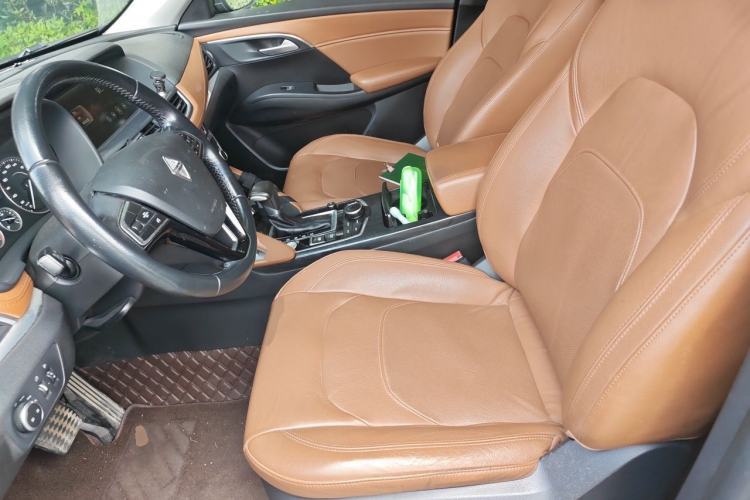 Used BORGWARD BX7 2016 28T Two-Wheel Drive Luxury Version 5 Seats Left Front Seat
