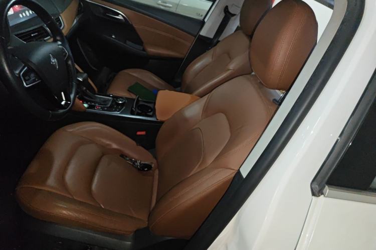 Used BORGWARD BX7 2016 28T Two-Wheel Drive Luxury Version 5 Seats Left Front Seat