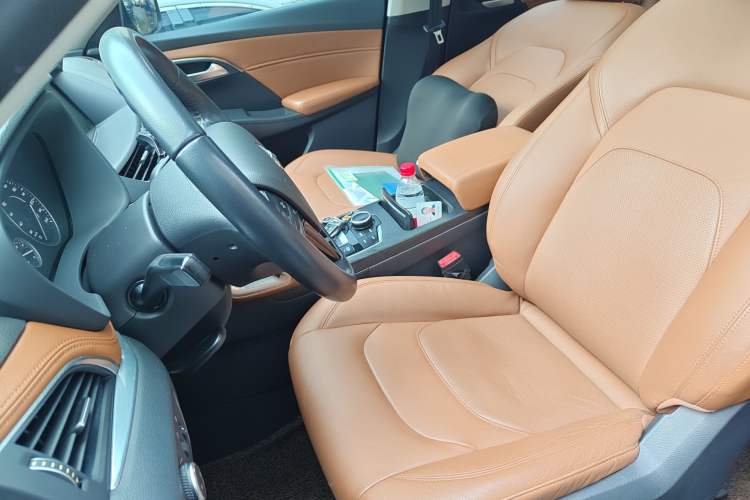Used BORGWARD BX7 2016 28T Two-Wheel Drive Luxury Version 5 Seats Left Front Seat