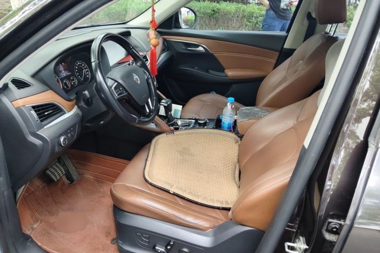 Used BORGWARD BX7 2016 28T Two-Wheel Drive Luxury Version 5 Seats Left Front Seat