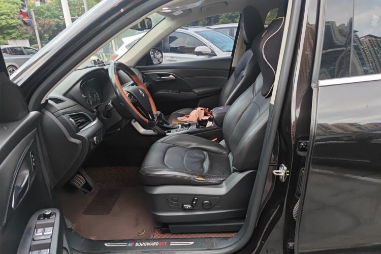 Used BORGWARD BX7 2016 28T Two-Wheel Drive Luxury Version 5 Seats Left Front Seat