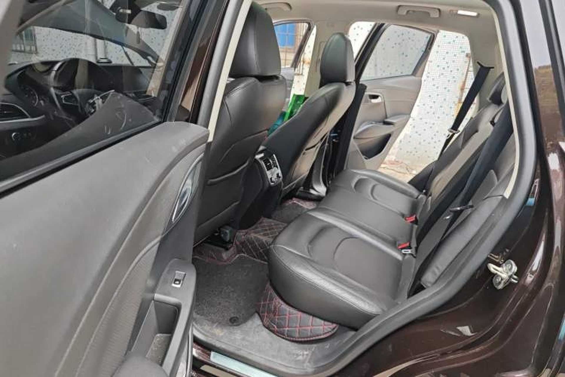 Used BORGWARD BX7 2016 28T Two-Wheel Drive Luxury Version 5 Seats Left Rear Seat
