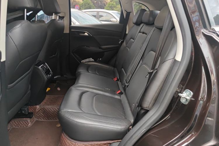 Used BORGWARD BX7 2016 28T Two-Wheel Drive Luxury Version 5 Seats Left Rear Seat