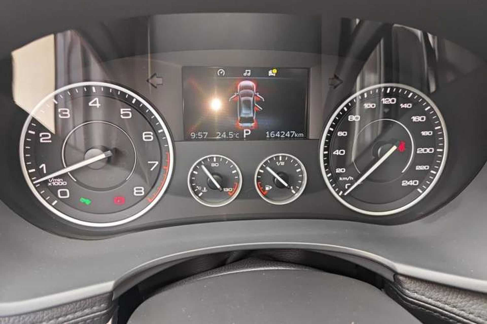 Used BORGWARD BX7 2016 28T Two-Wheel Drive Luxury Version 5 Seats Odometer Close Up