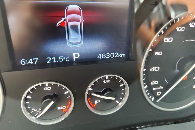 Used BORGWARD BX7 2016 28T Two-Wheel Drive Luxury Version 5 Seats Odometer Close Up