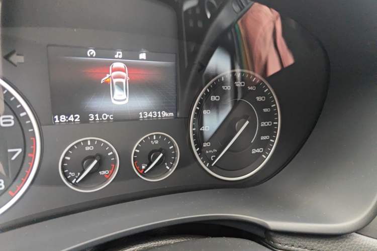 Used BORGWARD BX7 2016 28T Two-Wheel Drive Luxury Version 5 Seats Odometer Close Up