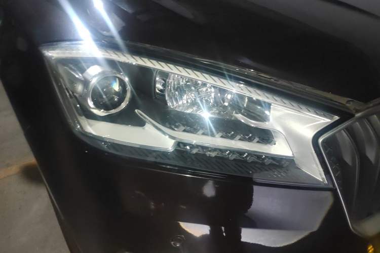 Used BORGWARD BX7 2016 28T Four-Wheel Drive Flagship Version 5 Seats Right Front Headlight