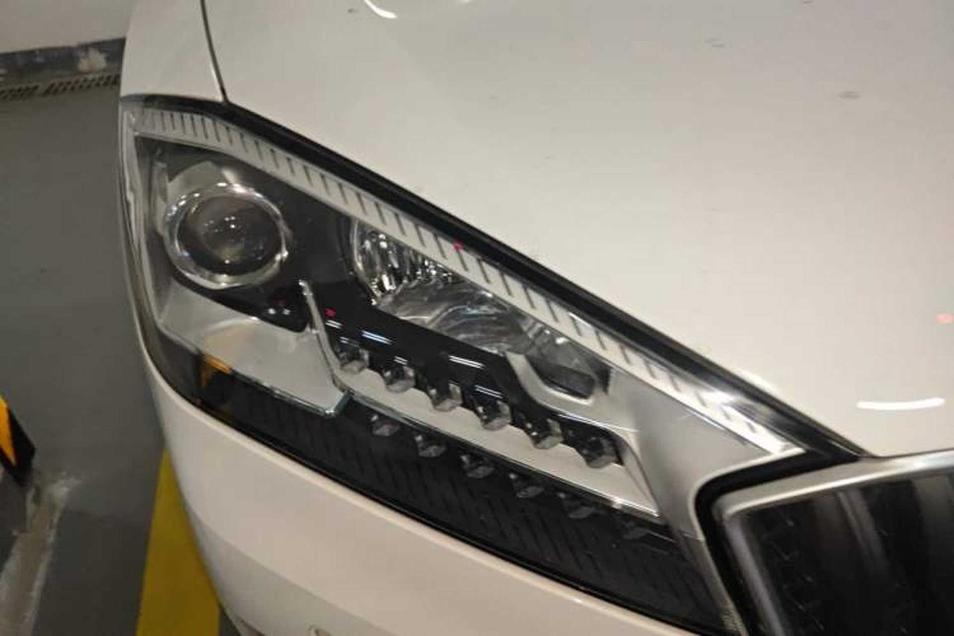 Used BORGWARD BX7 2016 28T Two-Wheel Drive Luxury Version 5 Seats Right Front Headlight
