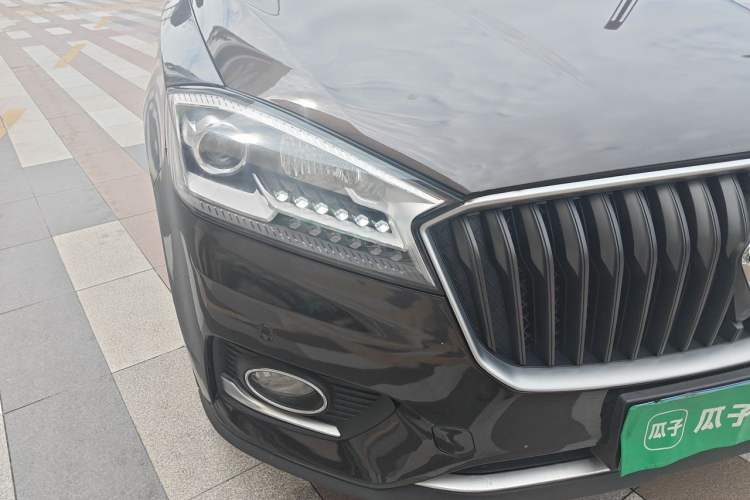 Used BORGWARD BX7 2016 28T Four-wheel Drive Luxury Edition 5 Seats Right Front Headlight