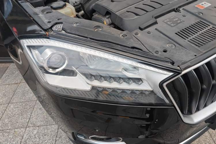 Used BORGWARD BX7 2016 28T Two-Wheel Drive Luxury Version 5 Seats Right Front Headlight