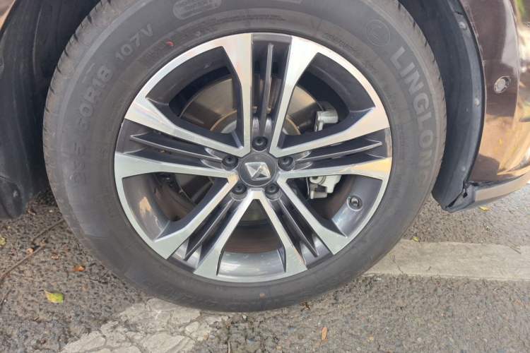 Used BORGWARD BX7 2016 28T Two-Wheel Drive Luxury Version 5 Seats Right Front Wheel Hub