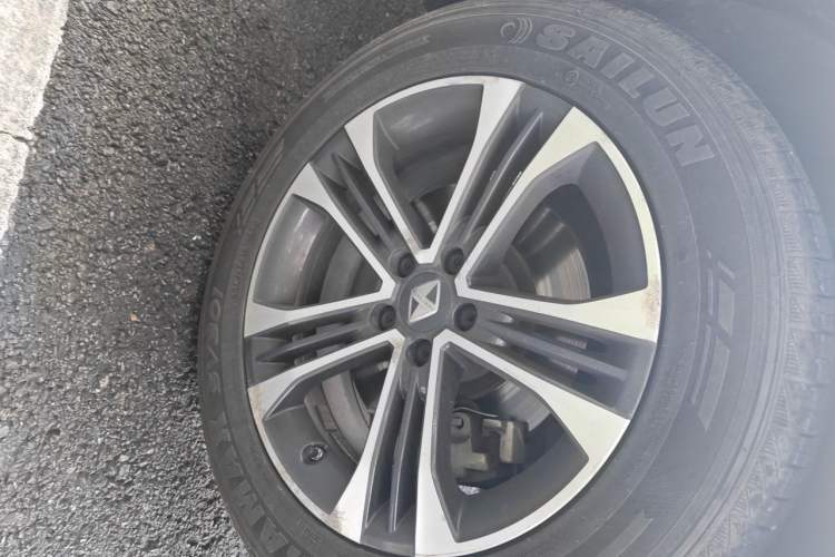 Used BORGWARD BX7 2016 28T Two-Wheel Drive Luxury Version 5 Seats Right Front Wheel Hub