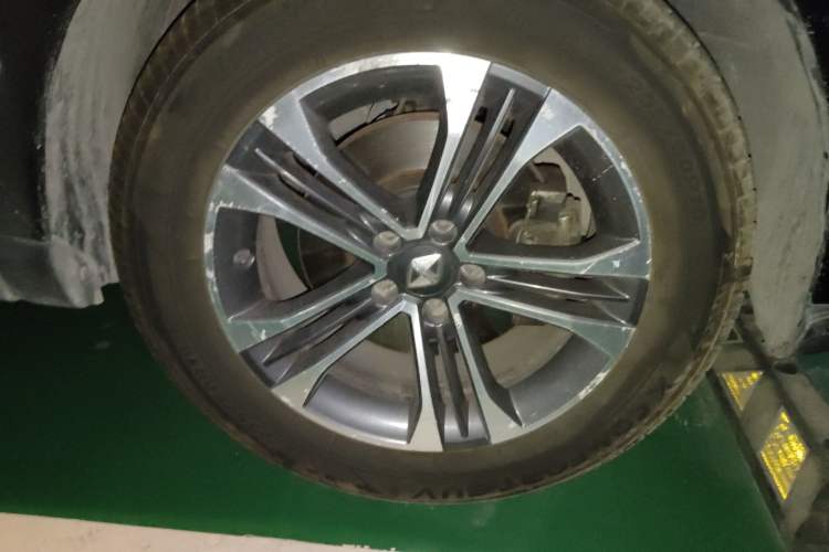 Used BORGWARD BX7 2016 28T Two-Wheel Drive Luxury Version 5 Seats Right Front Wheel Hub