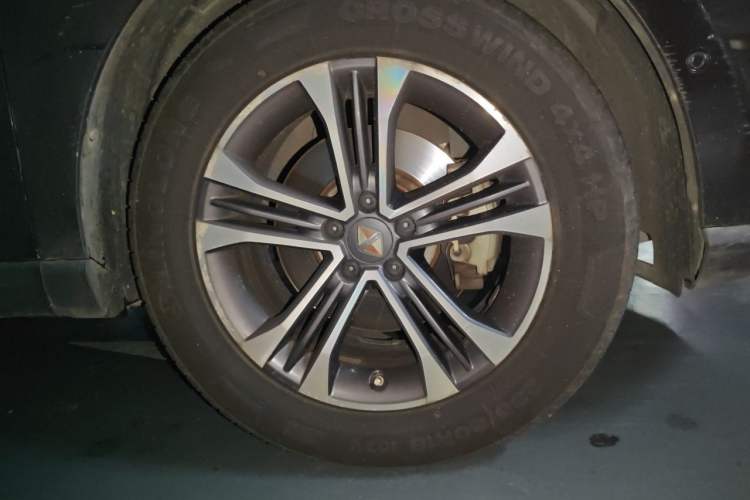 Used BORGWARD BX7 2016 28T Two-Wheel Drive Luxury Version 5 Seats Right Front Wheel Hub