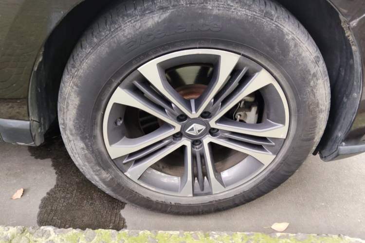 Used BORGWARD BX7 2016 28T Two-Wheel Drive Luxury Version 5 Seats Right Front Wheel Hub
