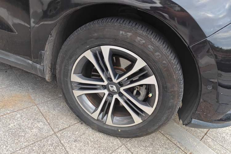 Used BORGWARD BX7 2016 28T Two-Wheel Drive Luxury Version 5 Seats Right Front Wheel Hub