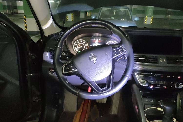 Used BORGWARD BX7 2016 28T Two-Wheel Drive Luxury Version 5 Seats Steering Wheel