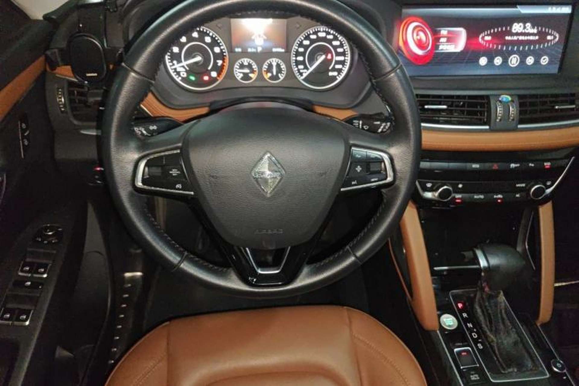 Used BORGWARD BX7 2016 28T Two-Wheel Drive Luxury Version 5 Seats Steering Wheel