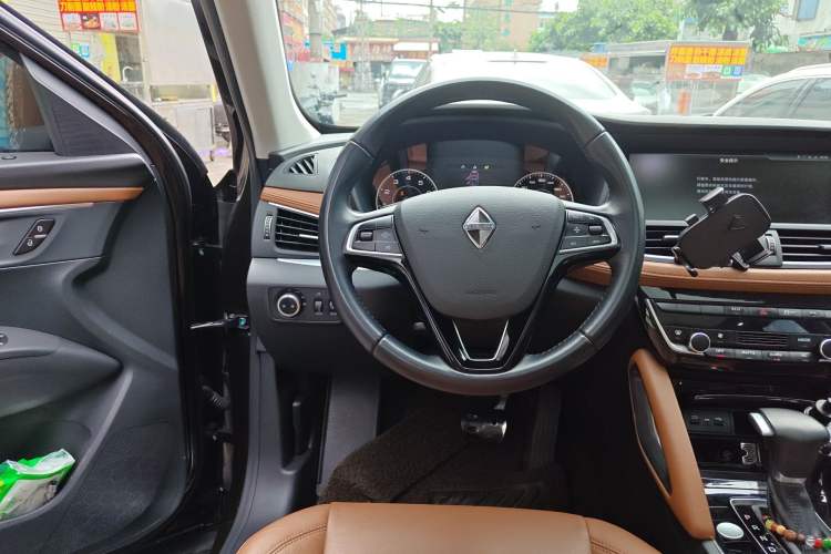 Used BORGWARD BX7 2016 28T Two-Wheel Drive Luxury Version 5 Seats Steering Wheel