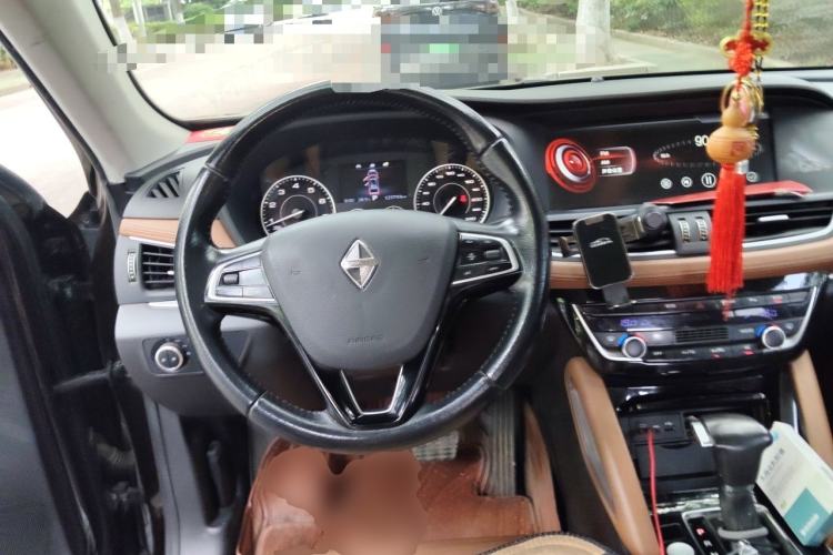 Used BORGWARD BX7 2016 28T Two-Wheel Drive Luxury Version 5 Seats Steering Wheel