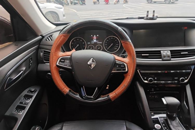 Used BORGWARD BX7 2016 28T Two-Wheel Drive Luxury Version 5 Seats Steering Wheel