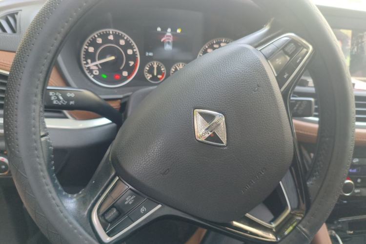 Used BORGWARD BX7 2016 28T Four-wheel Drive Luxury Version 7 Seats Steering Wheel