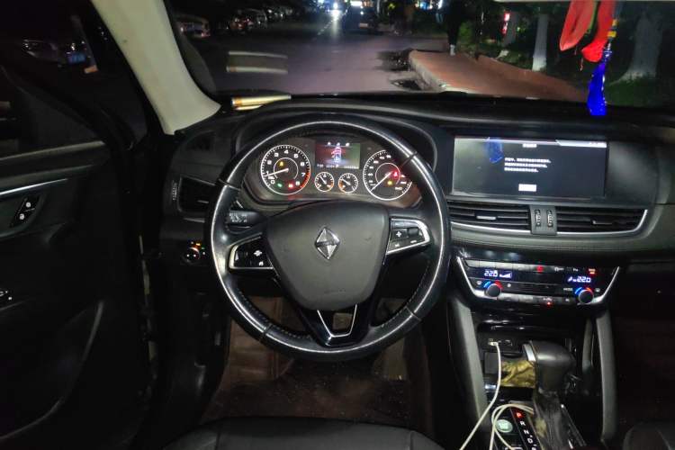 Used BORGWARD BX7 2016 28T Four-wheel Drive Luxury Edition 5 Seats Steering Wheel