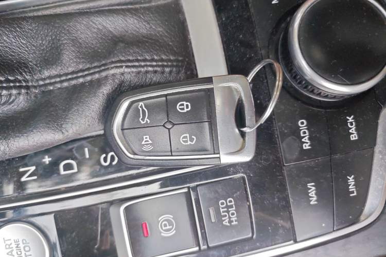 Used BORGWARD BX7 2016 28T Two-Wheel Drive Luxury Version 5 Seats Vehicle Key