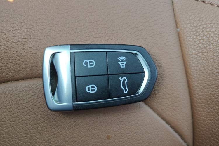 Used BORGWARD BX7 2016 28T 2WD Elite Edition 5-seater Vehicle Key