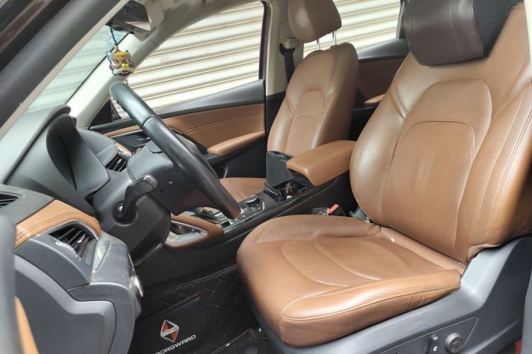Used BORGWARD BX7 2016 28T Two-Wheel Drive Luxury Version 5 Seats Left Front Seat