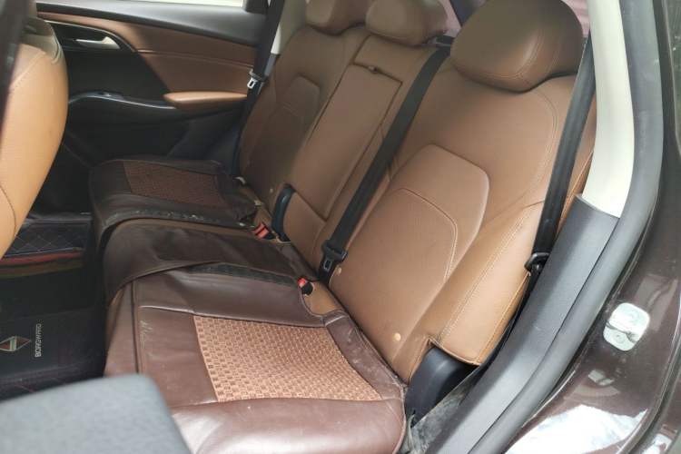 Used BORGWARD BX7 2016 28T Two-Wheel Drive Luxury Version 5 Seats Left Rear Seat