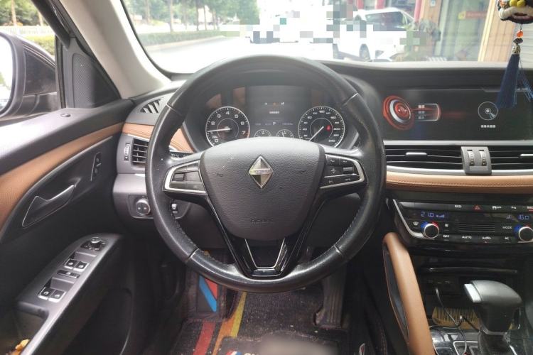 Used BORGWARD BX7 2016 28T Two-Wheel Drive Luxury Version 5 Seats Steering Wheel