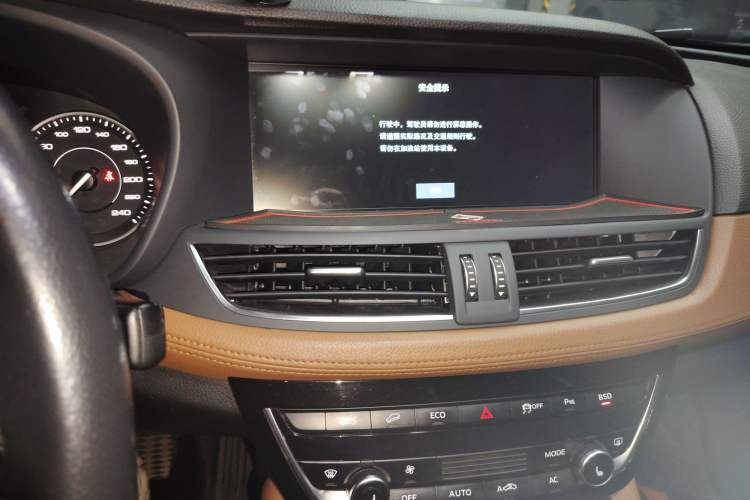 Used BORGWARD BX7 2016 28T Four-Wheel Drive Flagship Version 5 Seats Audio And AC Panel