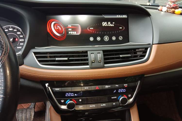 Used BORGWARD BX7 2016 28T 2WD Luxury Edition 7-seater Audio And AC Panel