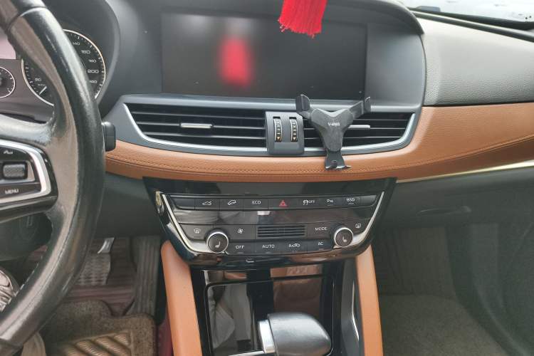 Used BORGWARD BX7 2016 28T Four-Wheel Drive Flagship Version 5 Seats Audio And AC Panel