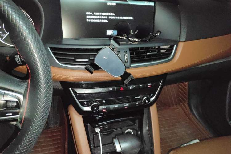 Used BORGWARD BX7 2016 28T Four-Wheel Drive Flagship Version 5 Seats Audio And AC Panel