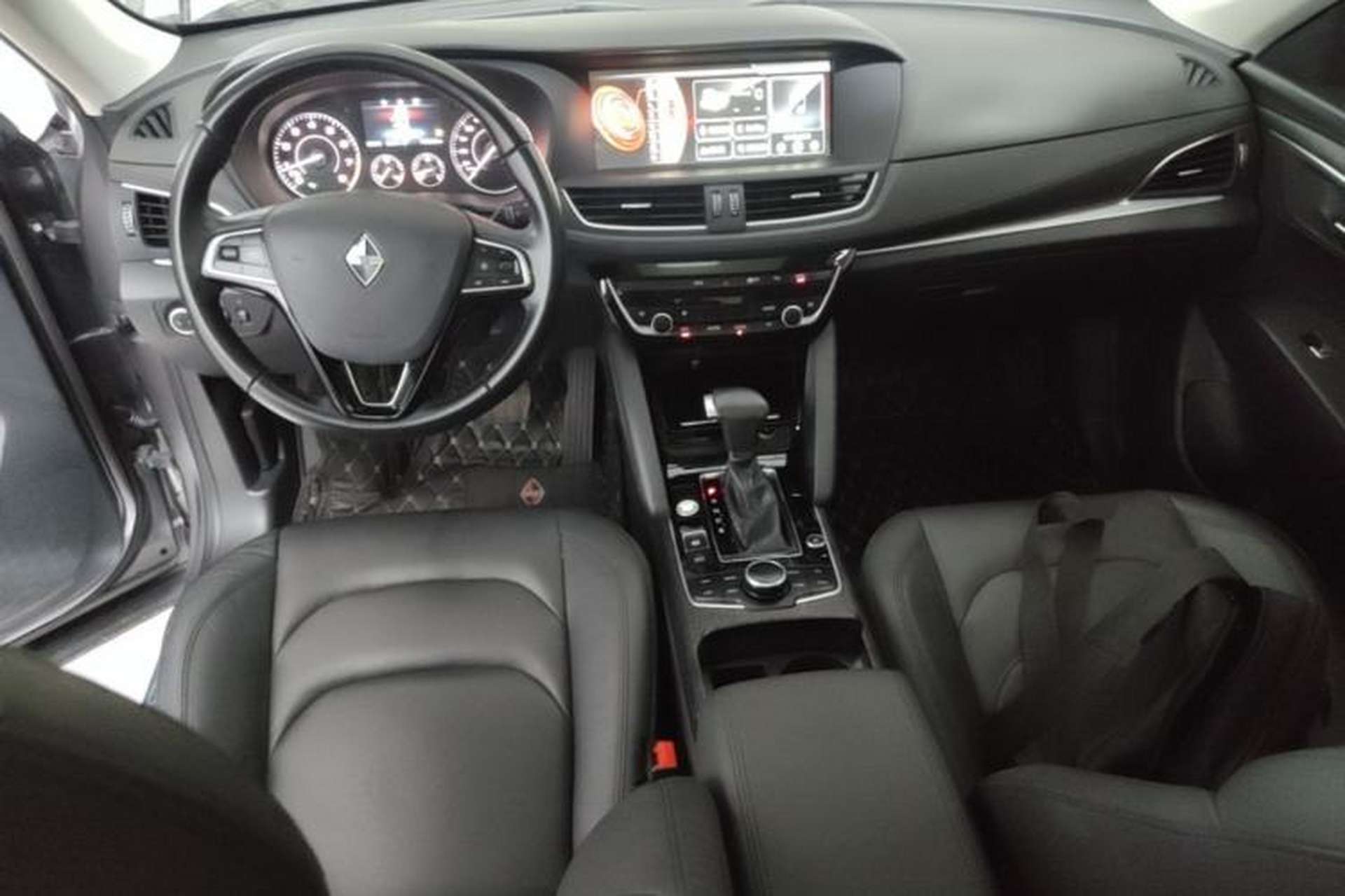 Used BORGWARD BX7 2016 28T Two-Wheel Drive Luxury Version 5 Seats Center Console
