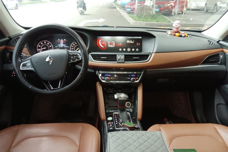 Used BORGWARD BX7 2016 28T 2WD Luxury Edition 7-seater Center Console