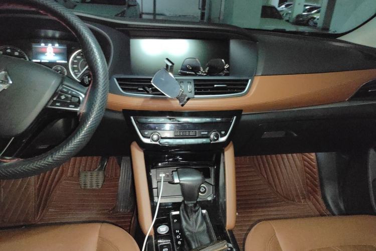 Used BORGWARD BX7 2016 28T Four-Wheel Drive Flagship Version 5 Seats Center Console