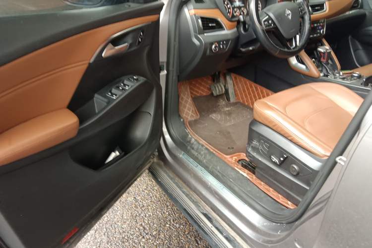 Used BORGWARD BX7 2016 28T 2WD Luxury Edition 7-seater Driver Seat