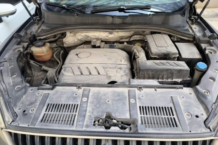 Used BORGWARD BX7 2016 28T Four-Wheel Drive Flagship Version 5 Seats Engine Bay