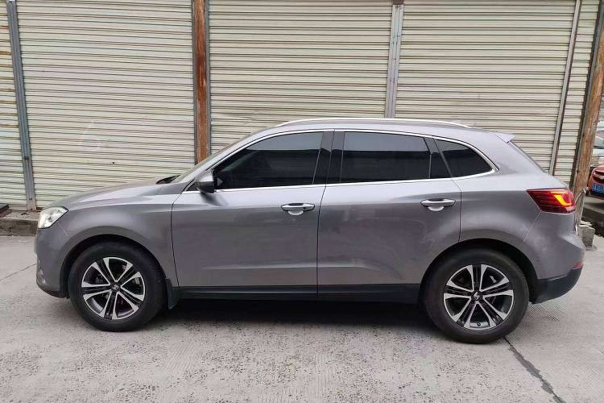 Used BORGWARD BX7 2016 28T Four-wheel Drive Luxury Edition 5 Seats Exterior 3